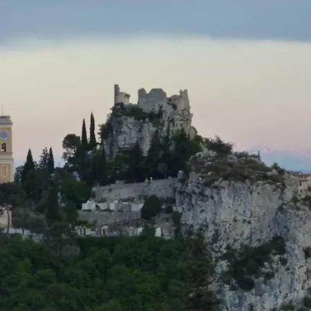 Isia * Èze